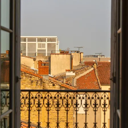 Comedie, Plein De Charme, Lumineux, Calme *
